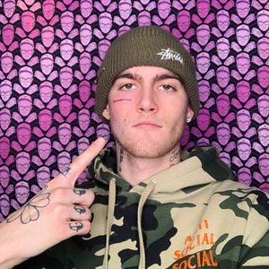 Cindy Crawfords Model-Sohn lässt sich Gesichtstattoo stechen