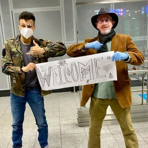 "Herzensmensch": Prince Damien begrüßt Dr. Bob am Flughafen