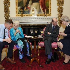 Selten: Queen Elizabeths Cousins besuchen Buckingham-Palast