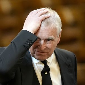 Ex-Prinz Andrew behält Auszeichnung trotz Epstein-Skandal