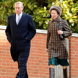 So nah stehen sich Prinzessin Anne und Ex-Prinz Andrew