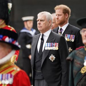 Hinter dem Sarg der Queen: Andrew kämpft mit den Emotionen