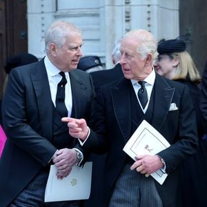 Titelaufgabe: König Charles drängt Andrew aus Royal Lodge