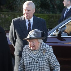 Queen mit Prinz Andrew bei Prinz Philips Gedenk-Gottesdienst