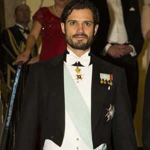 Wegen krankem Baby! Prinz Carl Philip sagt royalen Termin ab