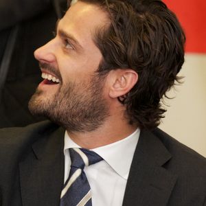 1. offizielles Foto vom Papa: Carl Philip strahlt vor Glück!
