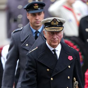 Gewusst? So viel verdienen König Charles, William und Co.