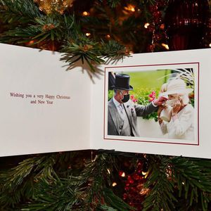 Mit Masken: Das ist Charles und Camillas Weihnachtskarte