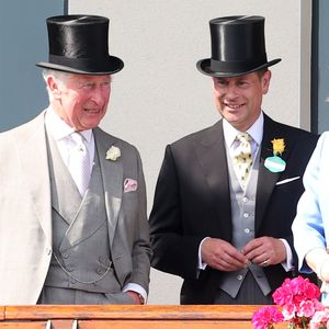 In Balmoral: Prinz Charles und Prinz Edward besuchen Kirche
