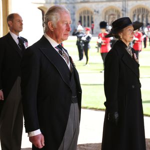 Erste Bilder: Charles, William und Co. trauern um Philip