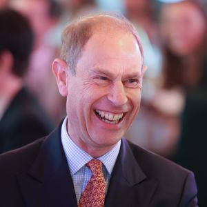 Prinz Edward glänzt bei Veranstaltung mit britischem Humor