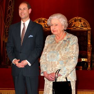Prinz Edward berichtet: So geht es der Queen nun ohne Philip
