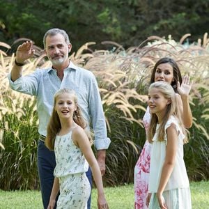 Prinzessin Letizia hat erschreckend dürre Ärmchen!