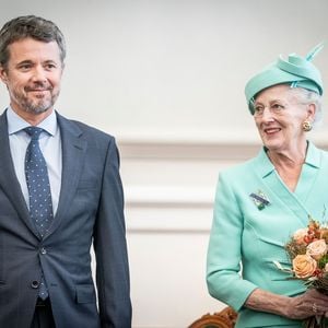 Kronprinz Frederik stellt sich auf die Seite seiner Mutter