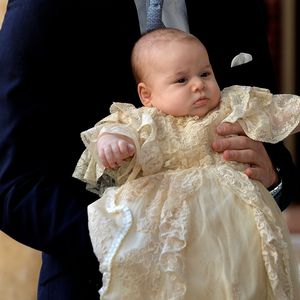 Passend? So denken die Promis über Georges Kleid