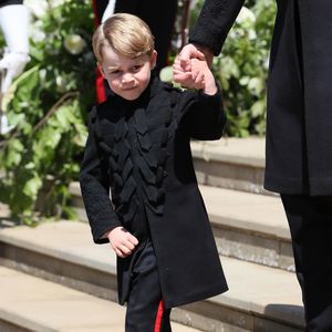 Zu schüchtern: Prinz George versteckt sich hinter William