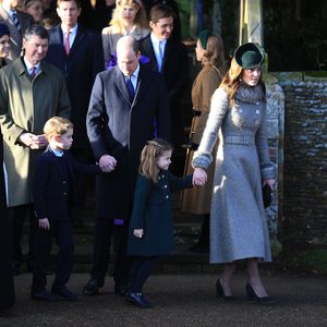 Ohne Louis! George & Charlotte besuchen erstmals Xmas-Messe