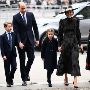 William und Kate mit den Kids bei Prinz Philips Gottesdienst