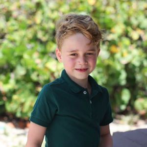 Prinz George trägt Sieben-Euro-Shirt auf Geburtstagsfoto