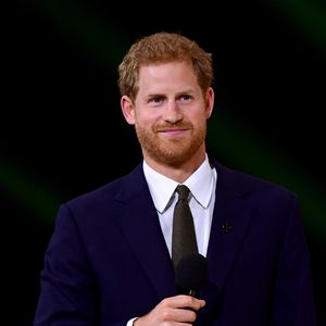 Bei Prinz Harrys Rede: Wer war der Hottie an Meghans Seite?