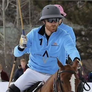 Er bleibt tapfer: Prinz Harry verletzt sich beim Snow Polo