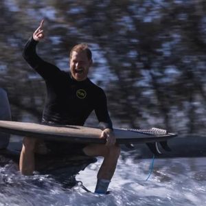 Neues Vater-Sohn-Foto von Prinz Harry und Archie beim Surfen