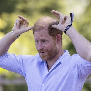 Bei UK-Besuch: Prinz Harry überzeugt beim Yoga mit Ziegen