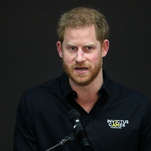 Prinz Harry und Verlag einigen sich im Hacking-Prozess!