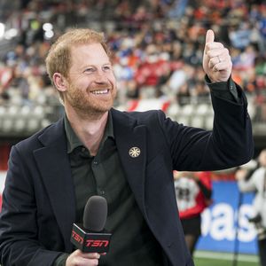 Prinz Harry genießt Soloauftritt bei Footballspiel in Kanada