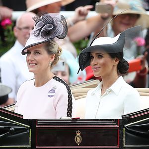 Ohne seine Meghan? Prinz Harry weiht Schule in Afrika ein