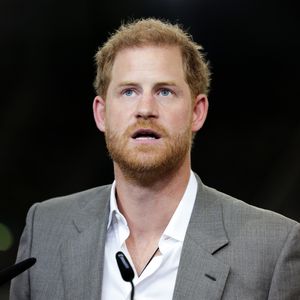Leben in den USA: Schickt Prinz Harry Royals eine Botschaft?