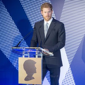 Schlaflose Nächte: Prinz Harry scherzt über Baby-Strapazen