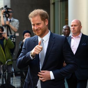 Stolzer Papa: Prinz Harry spaziert mit Tochter Lilibet herum