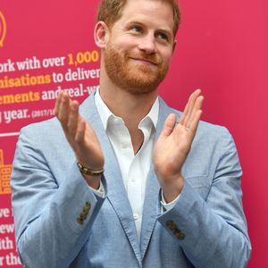 Für Besuch mit der Queen: Harry und Meghan legen Titel ab