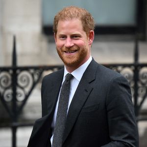 Prozesstag zwei: Prinz Harry entspannter vor Gerichtsgebäude