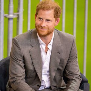 "Wahrer Gentleman": Prinz Harry begeistert Fans mit Geste