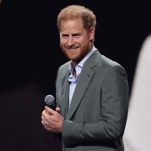 Prinz Harrys Freunde suchen für ihn Bleibe in der Heimat