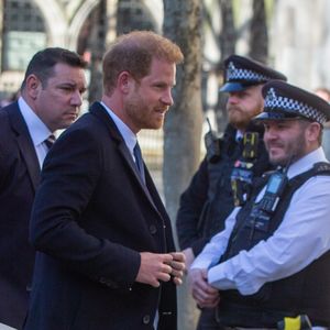 Vor Charles' Krönung: Prinz Harry ist für Prozess in London