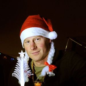 Als Santa verkleidet: Prinz Harry sendet süße Xmas-Grüße