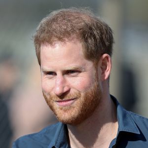 Bei Video-Anruf: Prinz Harry gebräunt und tiefenentspannt!