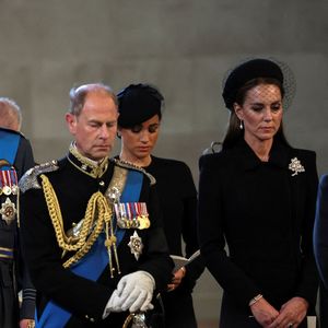 Dieses Outfit haben die britischen Royals immer im Koffer