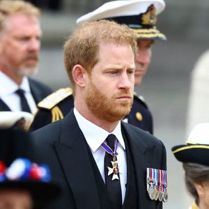 Prügel und Co.: So heftig werden Prinz Harrys Memoiren!