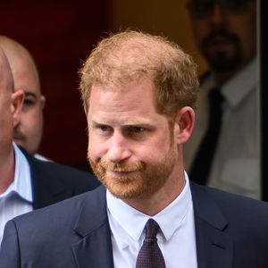 Photoshop oder OP? Prinz Harry überrascht mit vollem Haar!