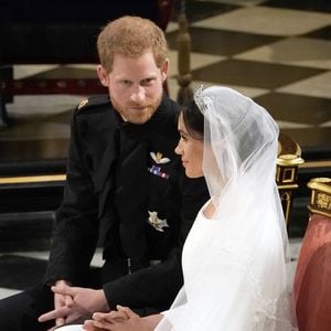 Offiziell verheiratet: Harry & Meghan verliebt vor dem Altar