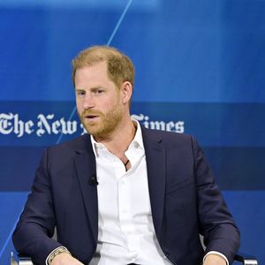 Ist Prinz Harrys neue Haarpracht echt oder etwa gemacht?