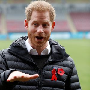 Total unroyal: Prinz Harry wird vor Supermarkt abgelichtet