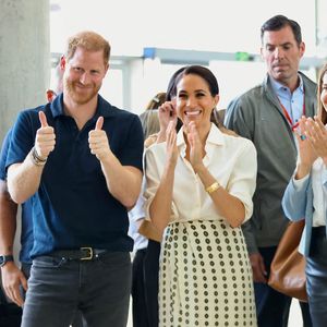 Selten: Prinz Harry und Meghans Kids auf Weihnachtskarte
