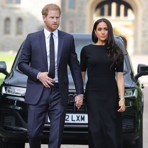 Prinz Harry und Meghan bleiben während Trauerzeit in England