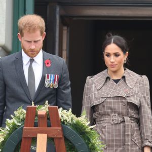 Wurden Harry und Meghan bewusst aus Königsfamilie gedrängt?