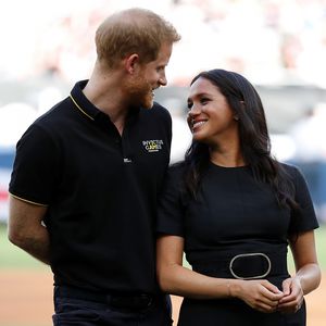 Harry & Meghan jetzt Paten? Ihre Kupplerin ist Mama geworden